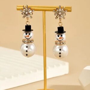 Beautiful Snowmen Earrings ( Costume Jewelry) ( not real gold)